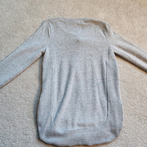 Gray Bear Design Kids Sweater, Size Medium - Picture 6 of 7